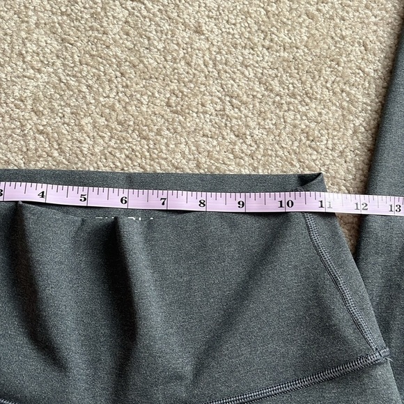 “Everlane: Perform Leggings size medium” - Picture 6 of 6